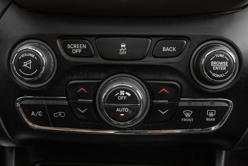 Used 2014 Jeep Cherokee Limited w/ Technology Group AWD/4WD image 20