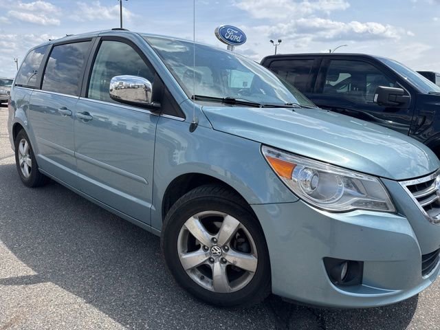 Used 2009 Volkswagen Routan SEL Premium FWD image 2