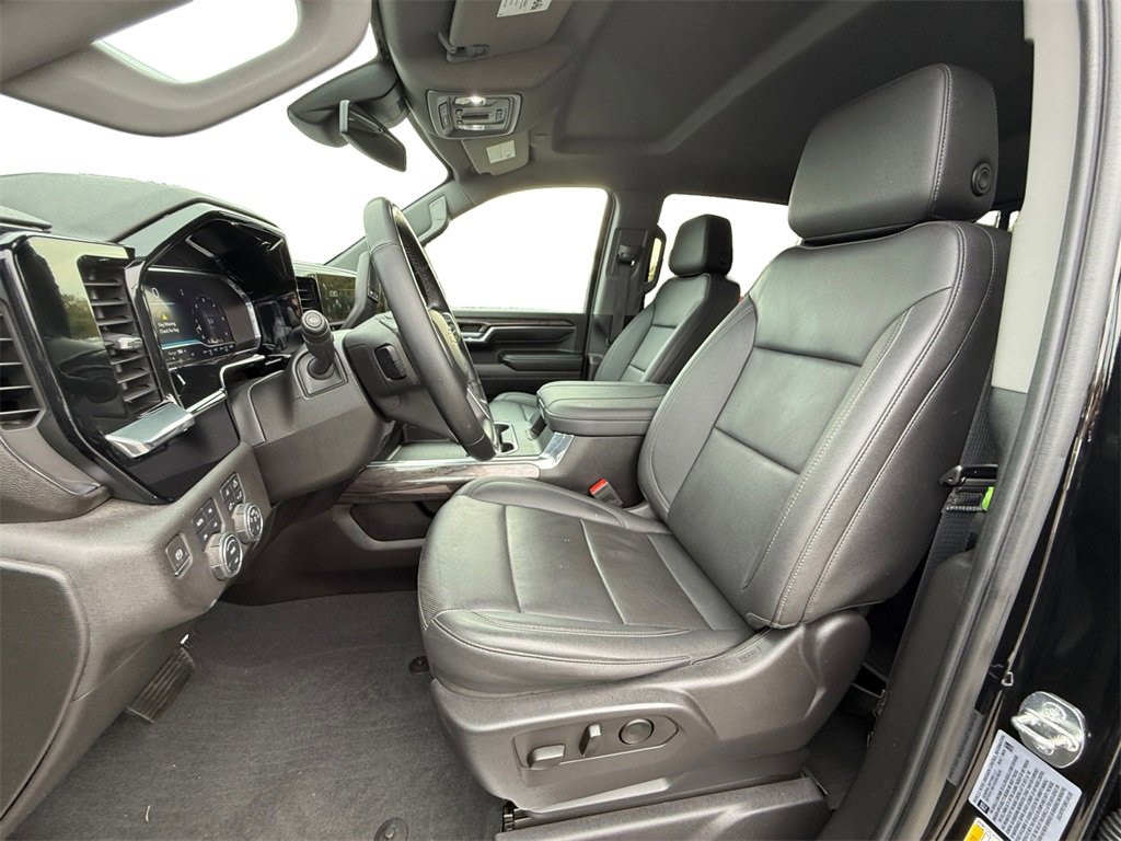 Used 2024 Chevrolet Silverado 2500 LTZ w/ LTZ Plus Package image 9