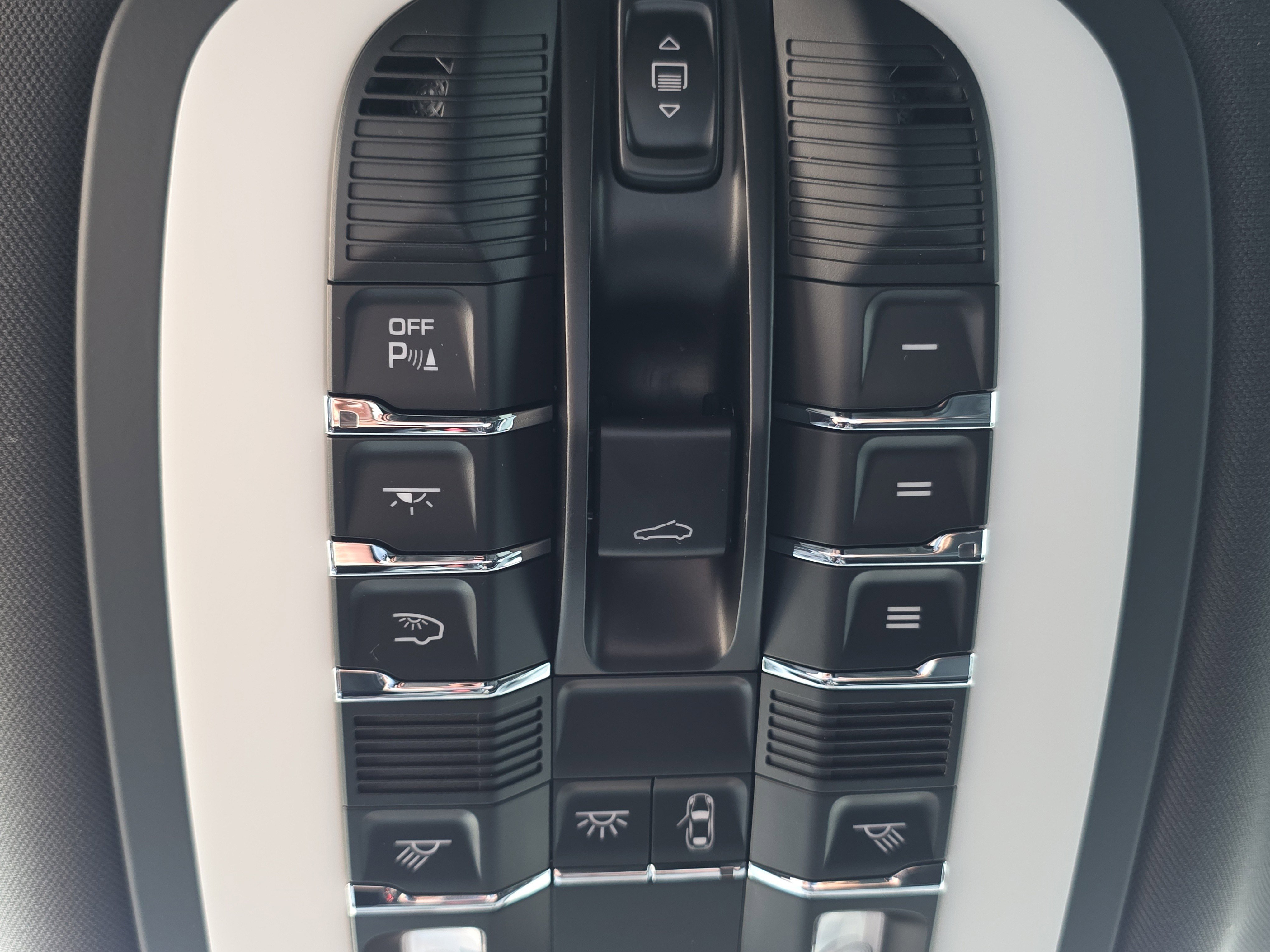 Used 2026 Porsche Macan AWD/4WD image 28