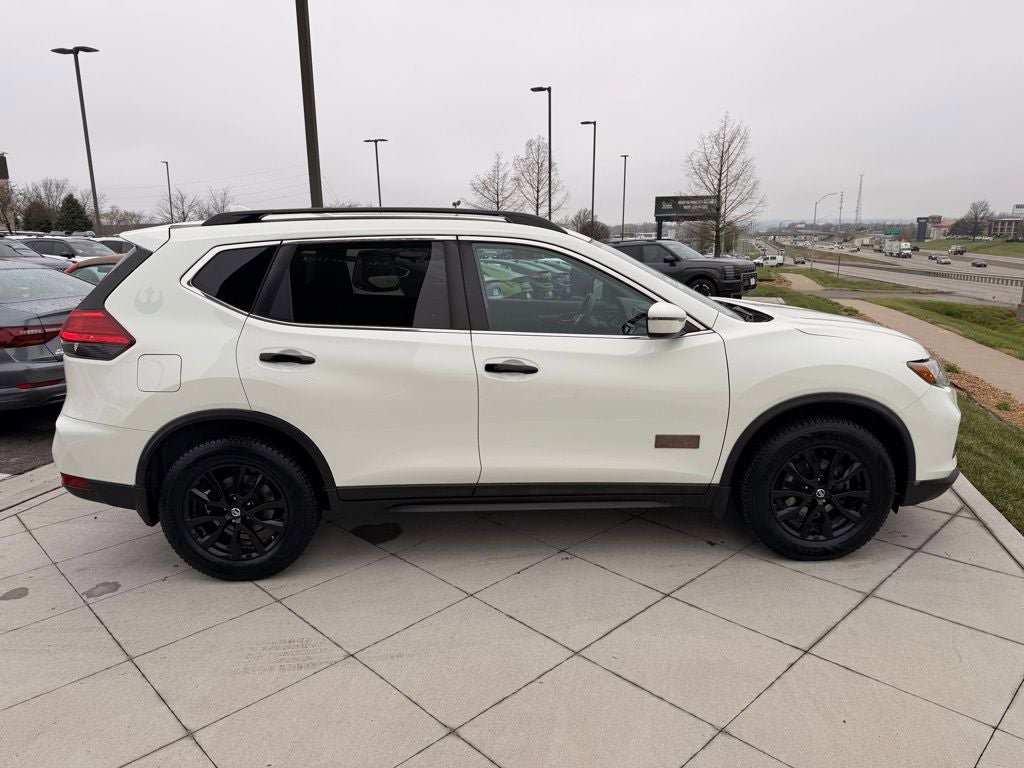 Used 2017 Nissan Rogue SV AWD/4WD image 6
