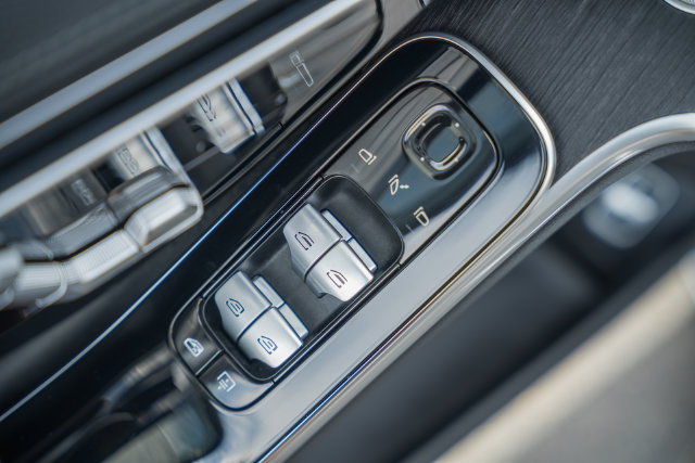 Certified 2022 Mercedes-Benz S 500 4MATIC w/ AMG Line Package image 36