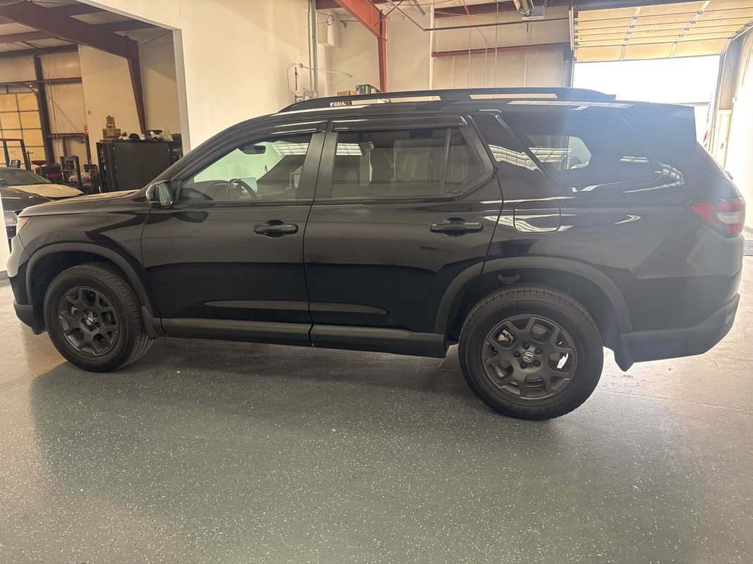 Used 2025 Honda Pilot TrailSport image 7