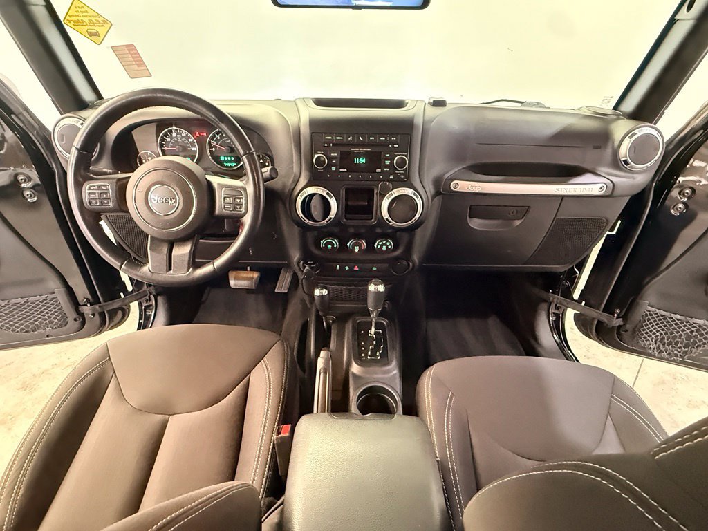 Used 2017 Jeep Wrangler Rubicon w/ Connectivity Group AWD/4WD image 19