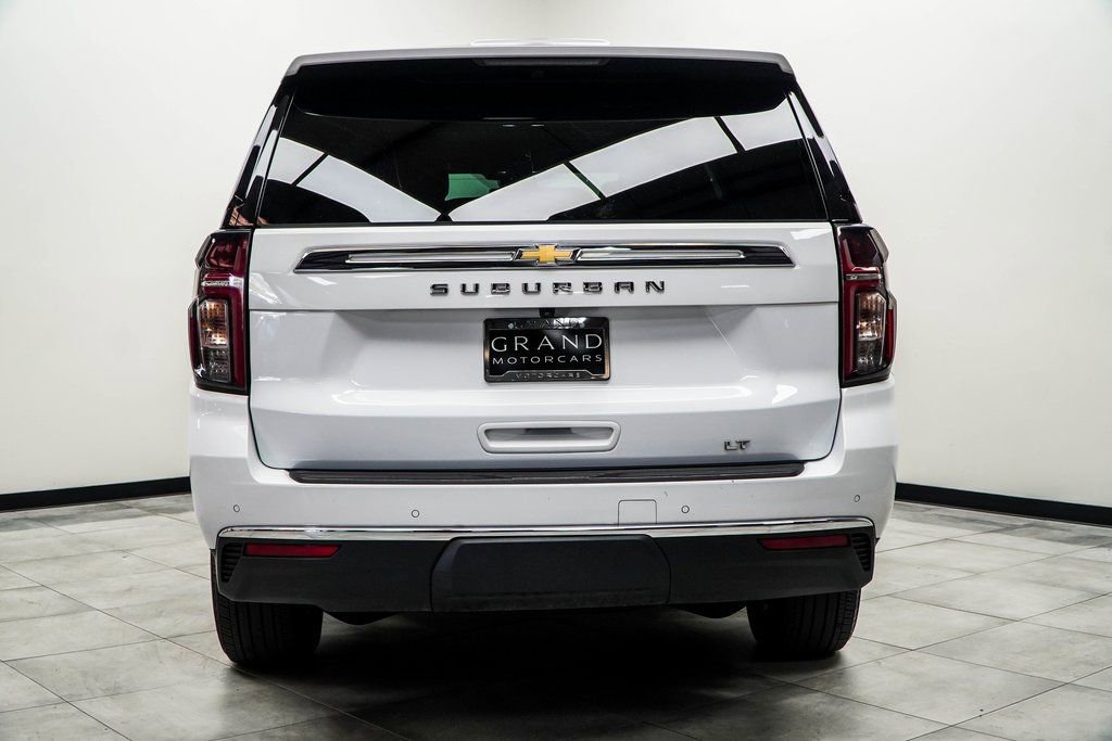 Used 2024 Chevrolet Suburban LT RWD image 9