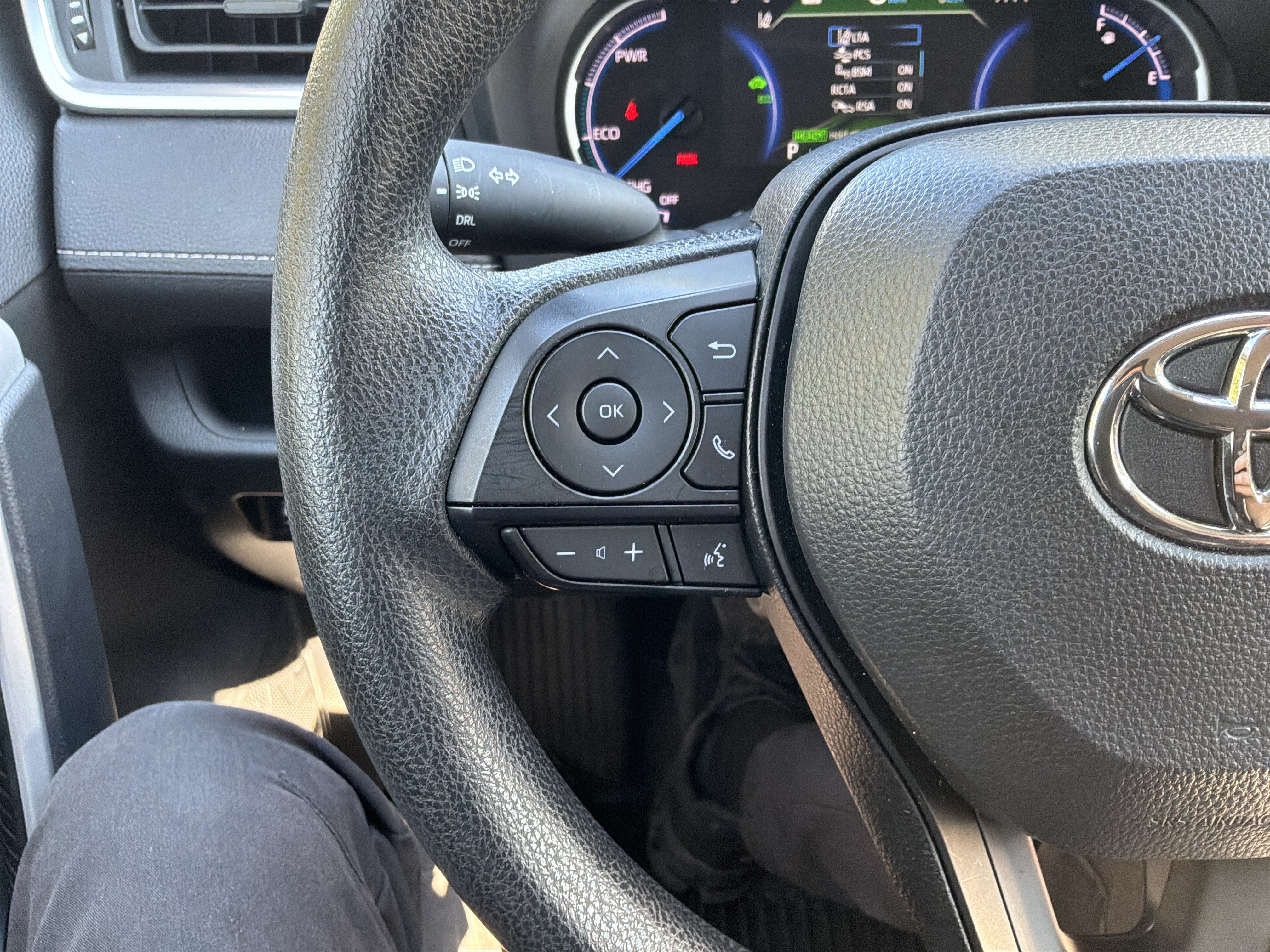 Used 2025 Toyota RAV4 LE AWD/4WD image 19