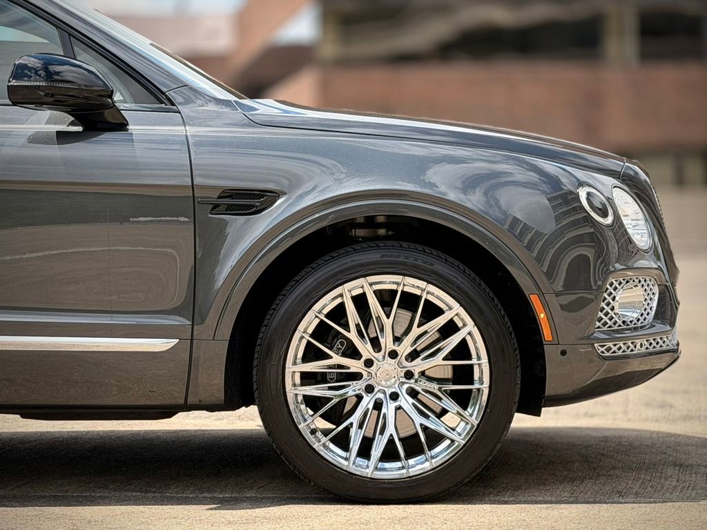 Used 2019 Bentley Bentayga AWD/4WD image 4
