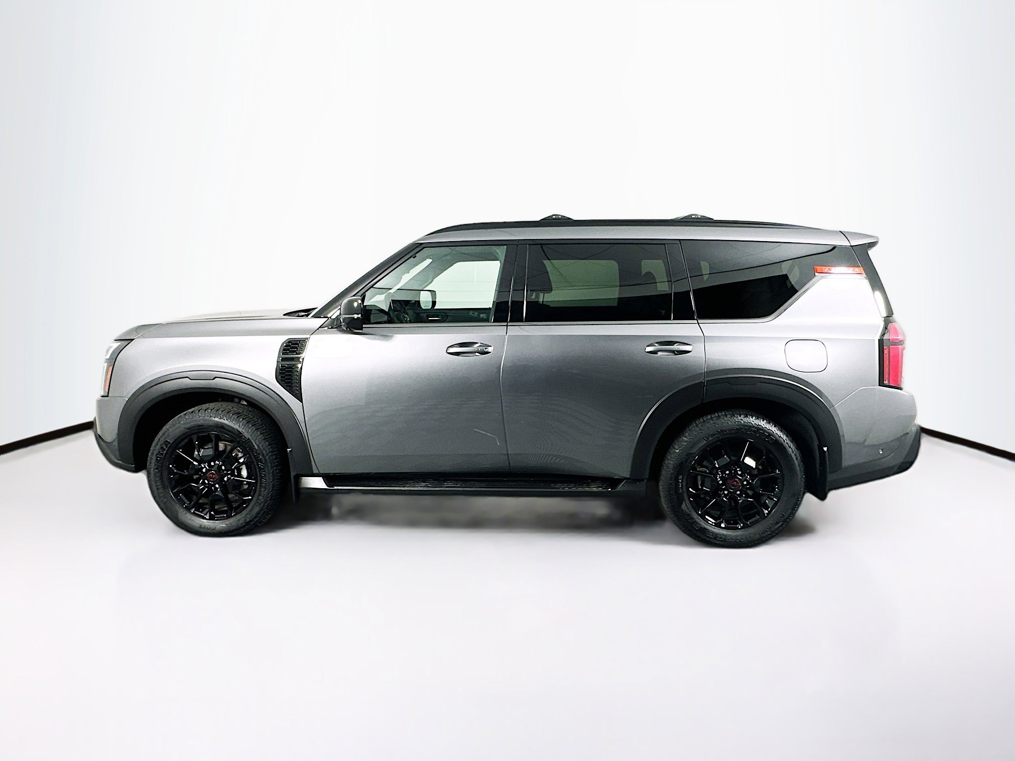 Used 2025 Nissan Armada PRO-4X w/ Pro-4X Premium Package AWD/4WD image 4