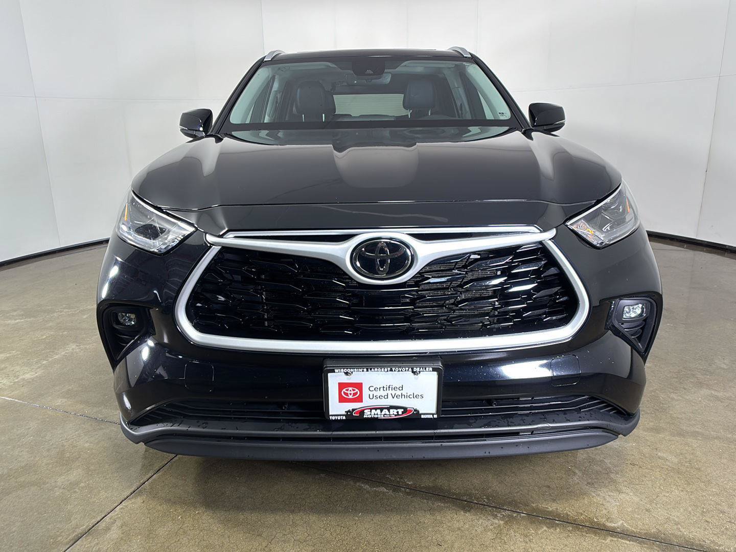 Used 2024 Toyota Highlander XLE AWD/4WD image 6