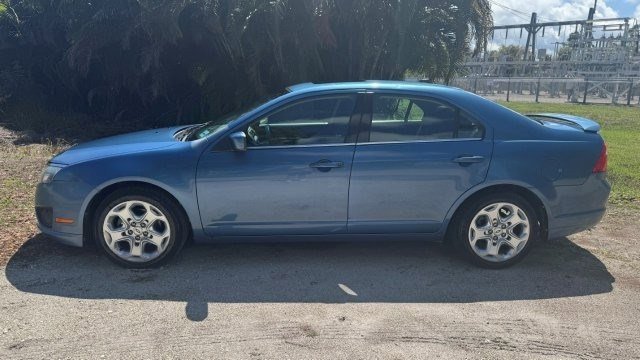 Used 2010 Ford Fusion SE FWD image 3