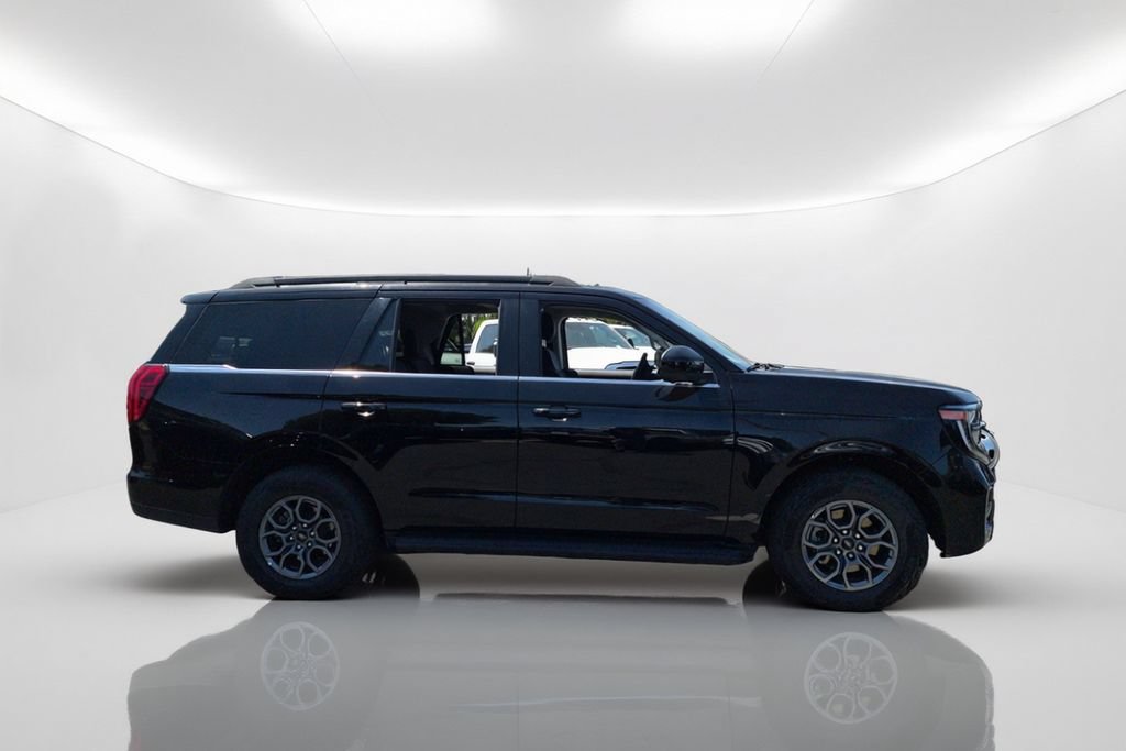 Used 2025 Ford Expedition Active AWD/4WD image 4