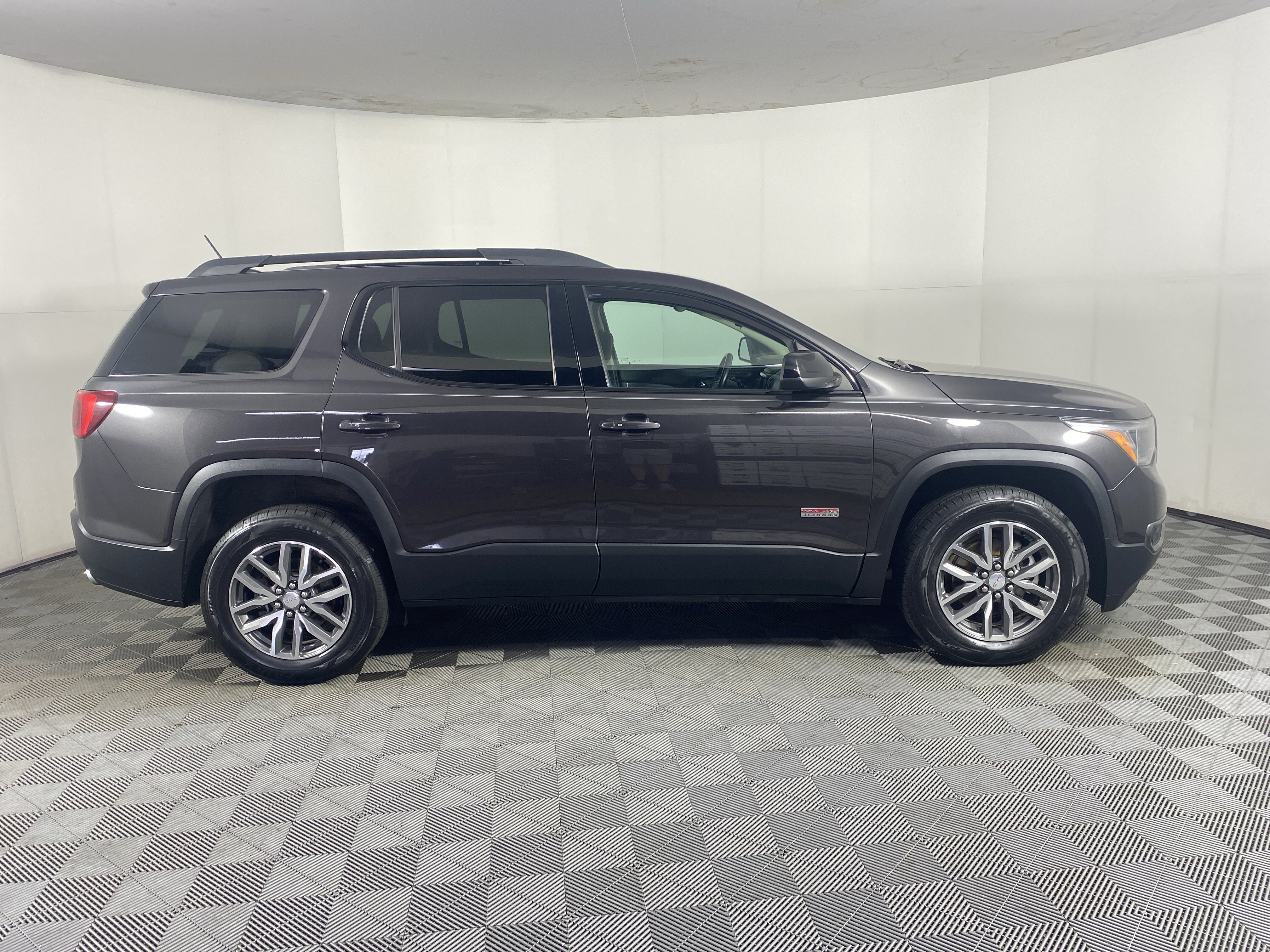 Used 2017 GMC Acadia SLE w/ Driver Alert Package I AWD/4WD image 6