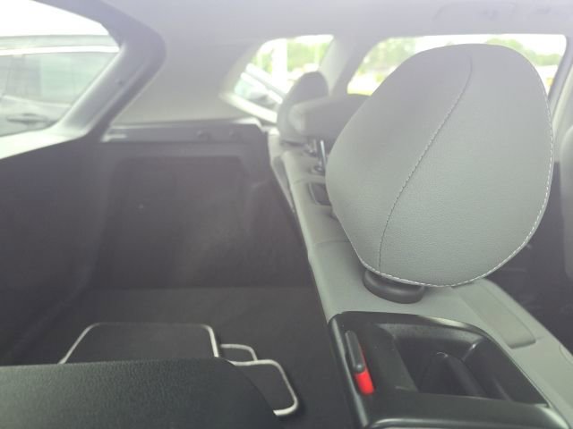 Used 2023 Volkswagen Taos SE w/ Panoramic Sunroof Package image 8