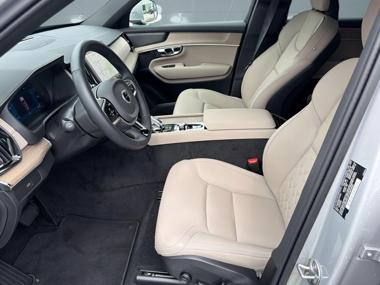 Certified 2025 Volvo XC90 B5 Plus AWD/4WD image 5