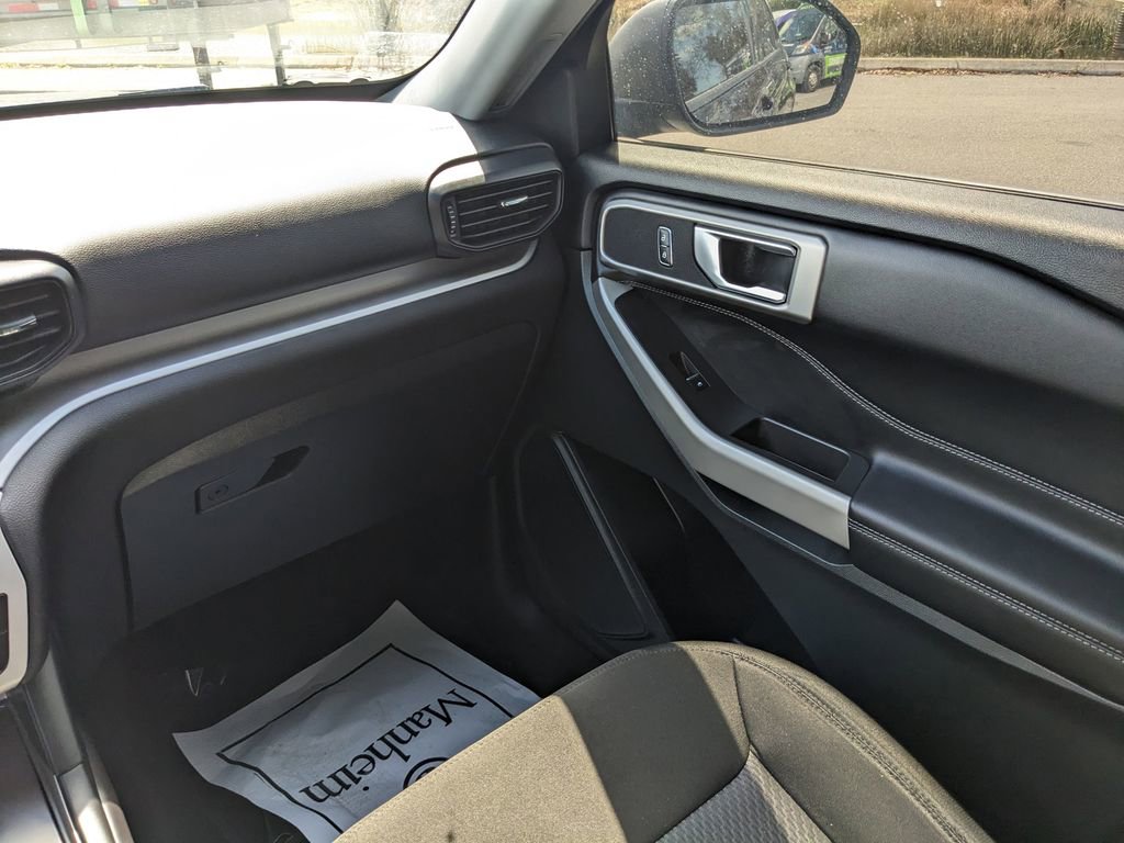 Used 2024 Ford Explorer XLT image 17
