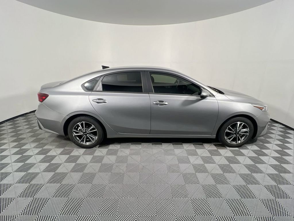 Used 2024 Kia Forte LXS w/ LXS Technology Package FWD image 2