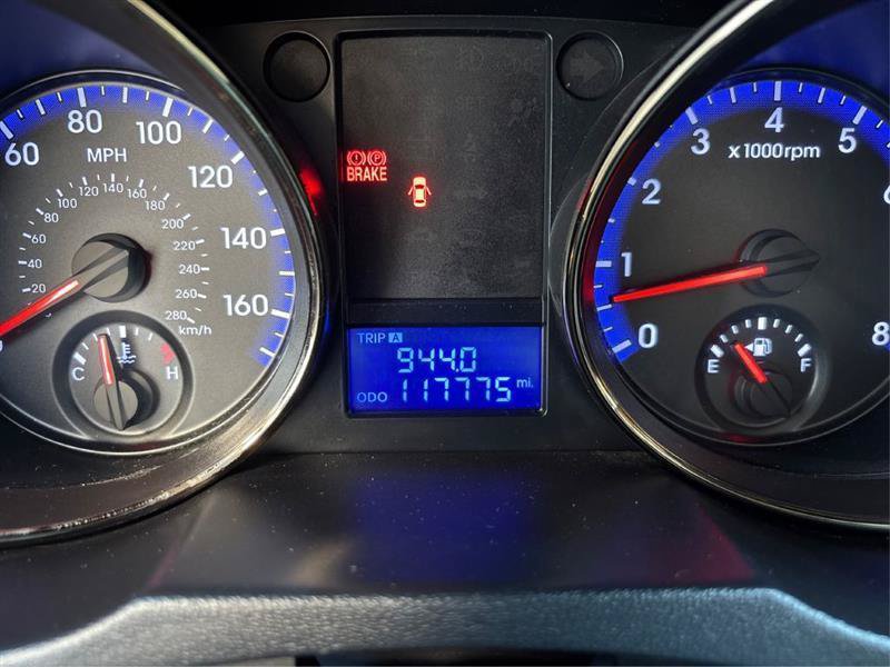 Used 2012 Hyundai Genesis 3.8 RWD image 20
