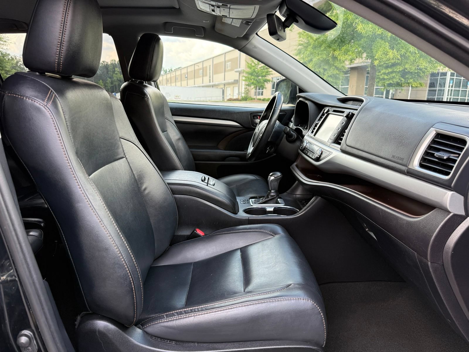 Used 2019 Toyota Highlander XLE AWD/4WD image 36