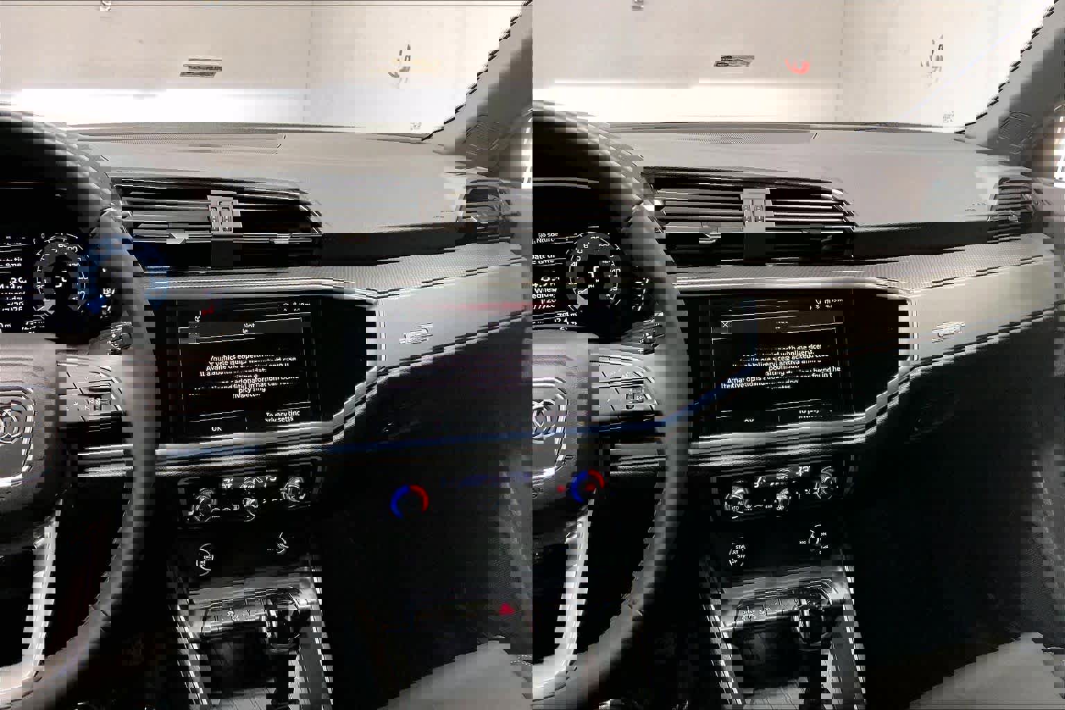 Used 2025 Audi Q3 2.0T Premium w/ Convenience Package image 9