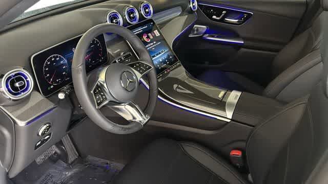 Used 2025 Mercedes-Benz GLC 300 4MATIC image 4