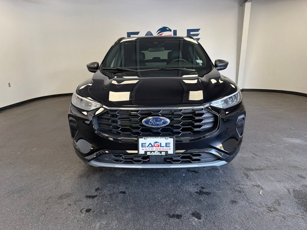 Used 2023 Ford Escape ST-Line w/ Tech Pack #1 AWD/4WD image 3