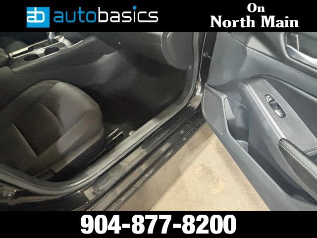 Used 2025 Nissan Altima 2.5 SV FWD image 11