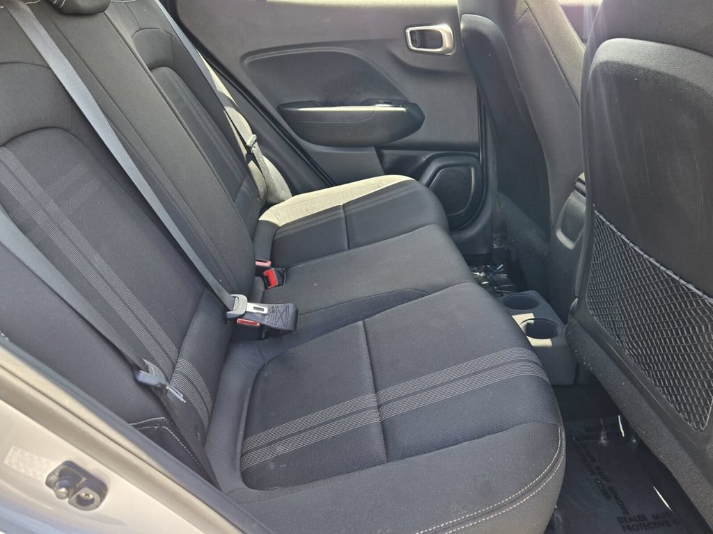 Used 2023 Hyundai Venue SEL FWD image 15