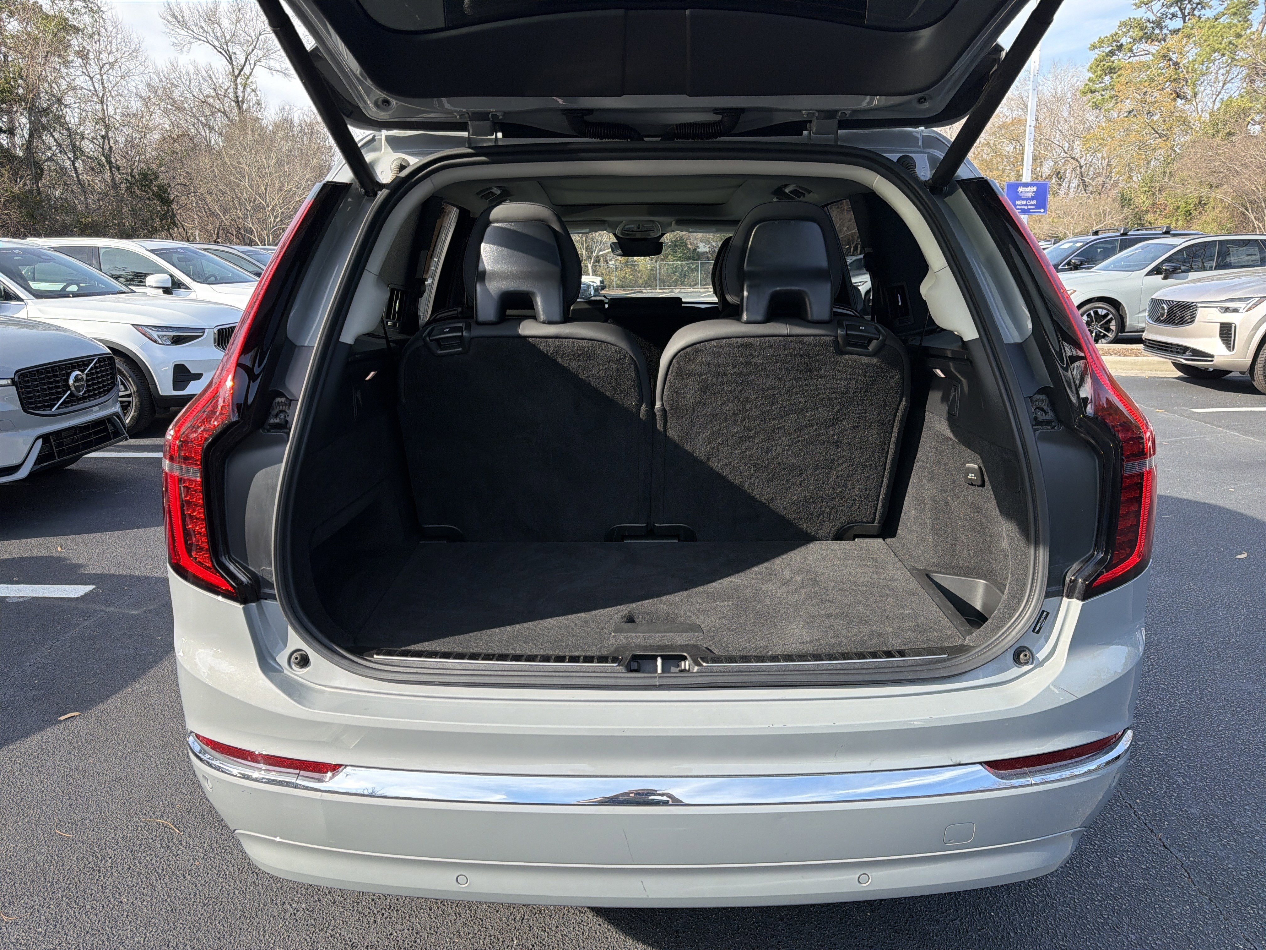 Certified 2025 Volvo XC90 B6 Plus image 34