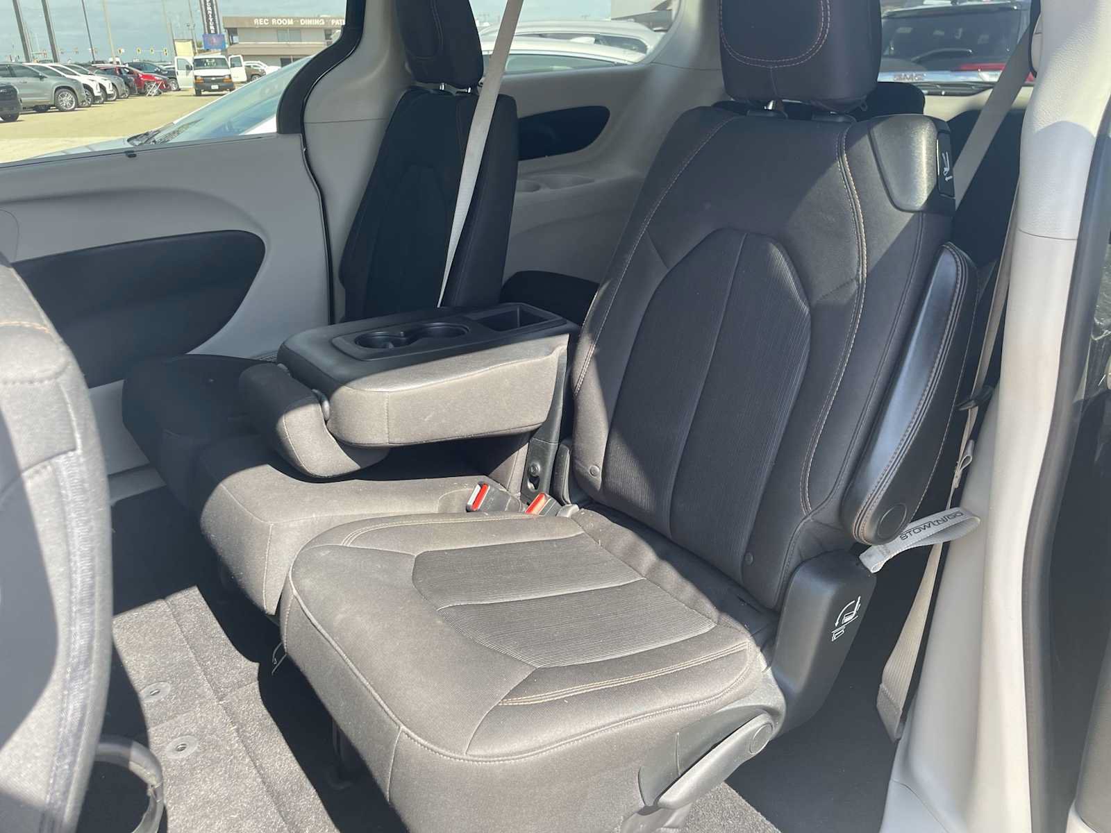 Used 2018 Chrysler Pacifica Touring Plus w/ Tire & Wheel Group FWD image 23