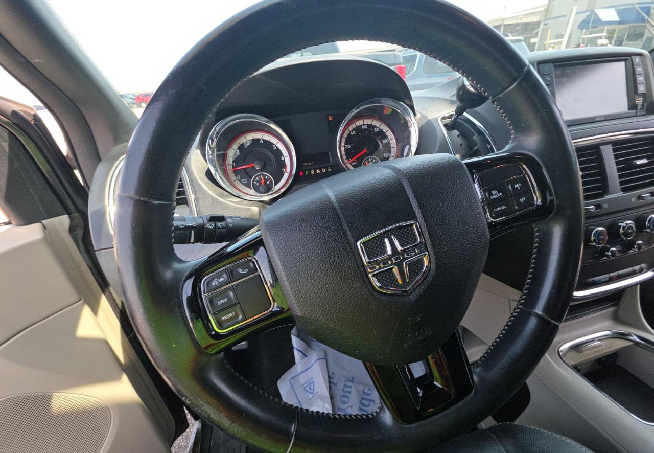 Used 2018 Dodge Grand Caravan SXT FWD image 13