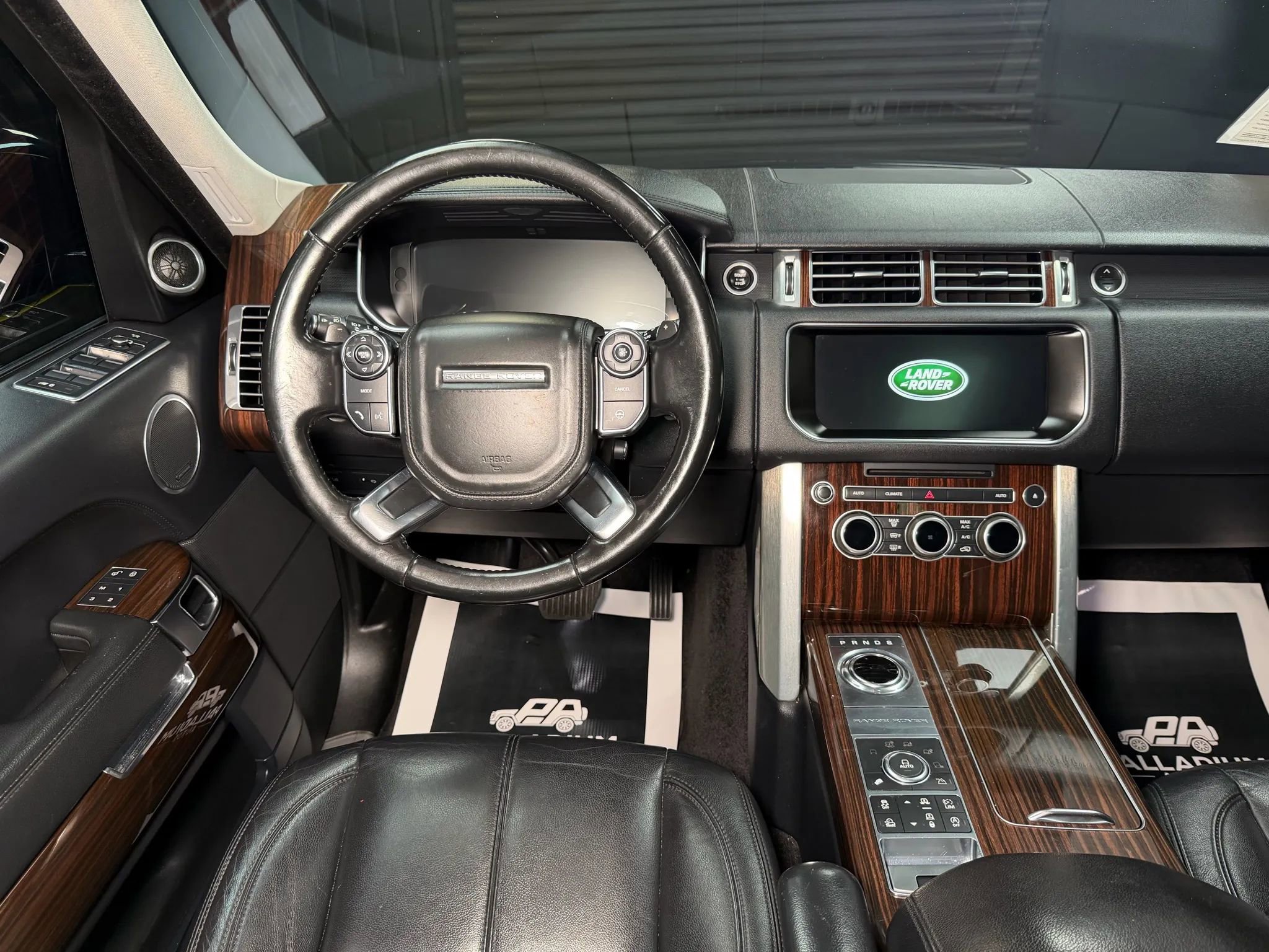 Used 2017 Land Rover Range Rover Sport Utility 4D image 31