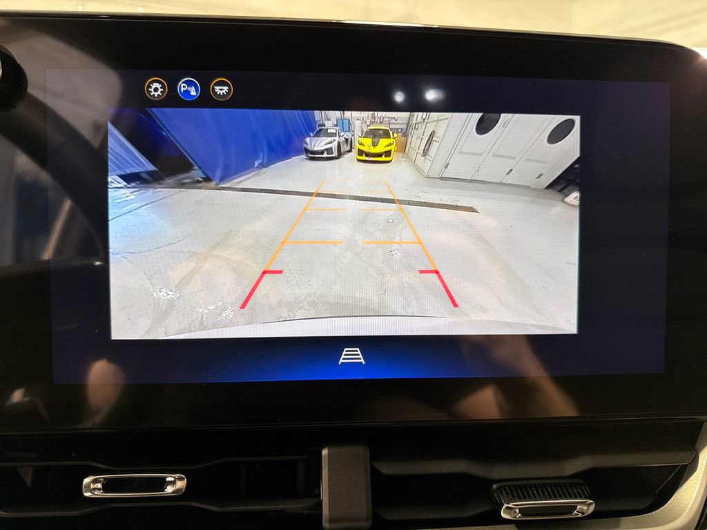 New 2026 Chevrolet Equinox LT w/ Convenience Package II AWD/4WD image 16