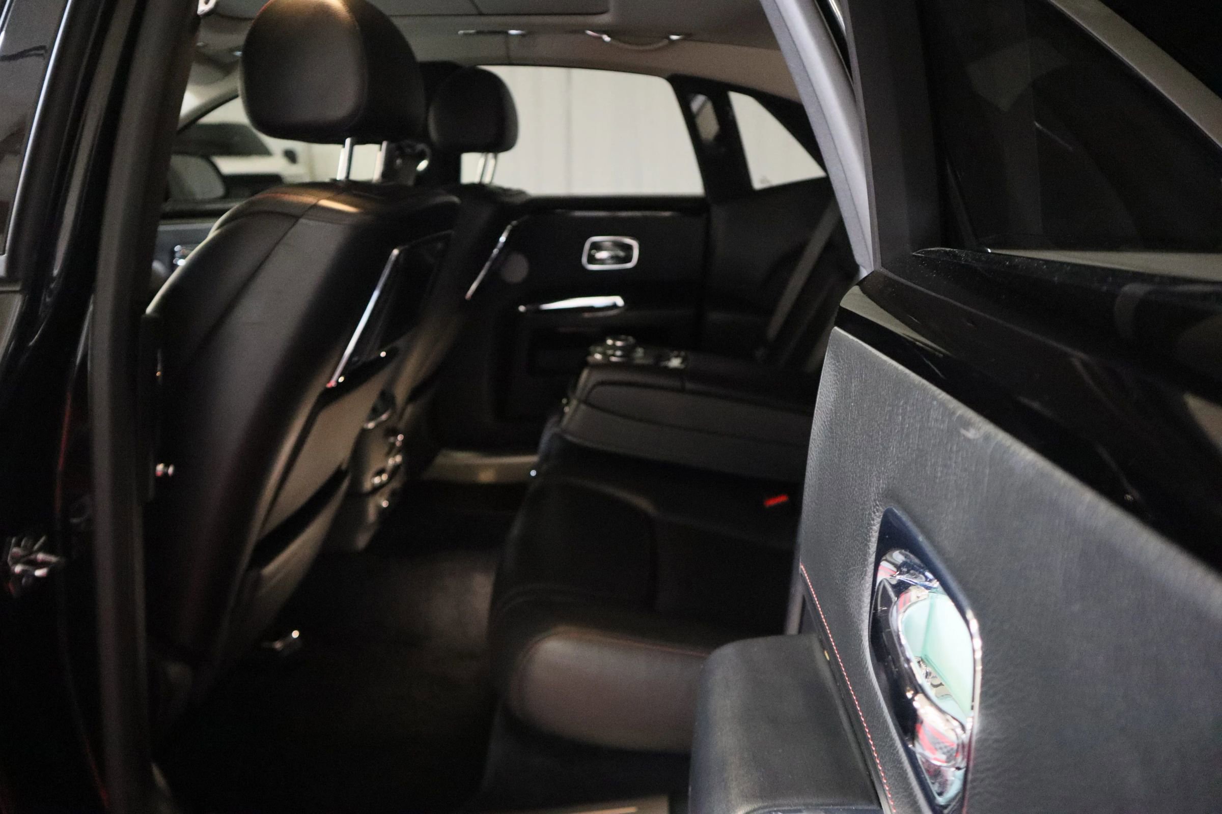 Used 2016 Rolls-Royce Ghost image 23