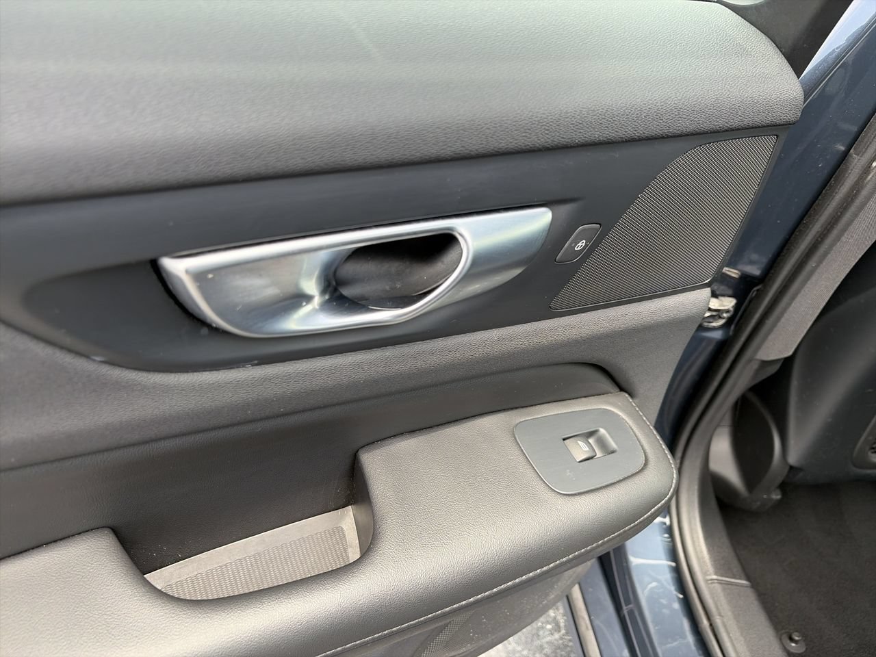 Used 2024 Volvo S60 B5 Core AWD/4WD image 19