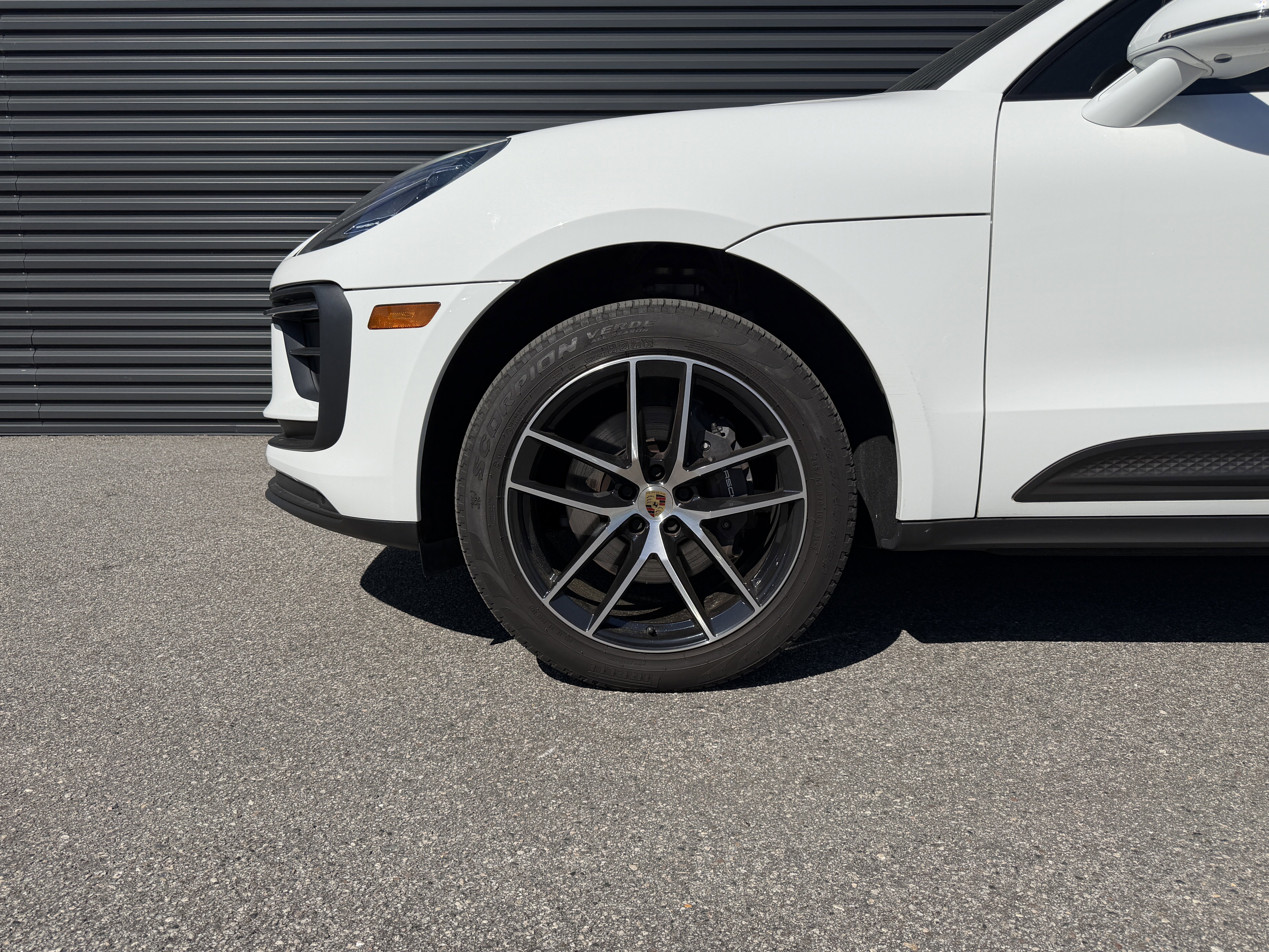 Certified 2022 Porsche Macan image 12