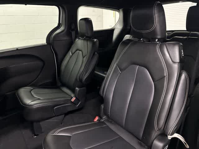 Used 2025 Chrysler Pacifica Select FWD image 14