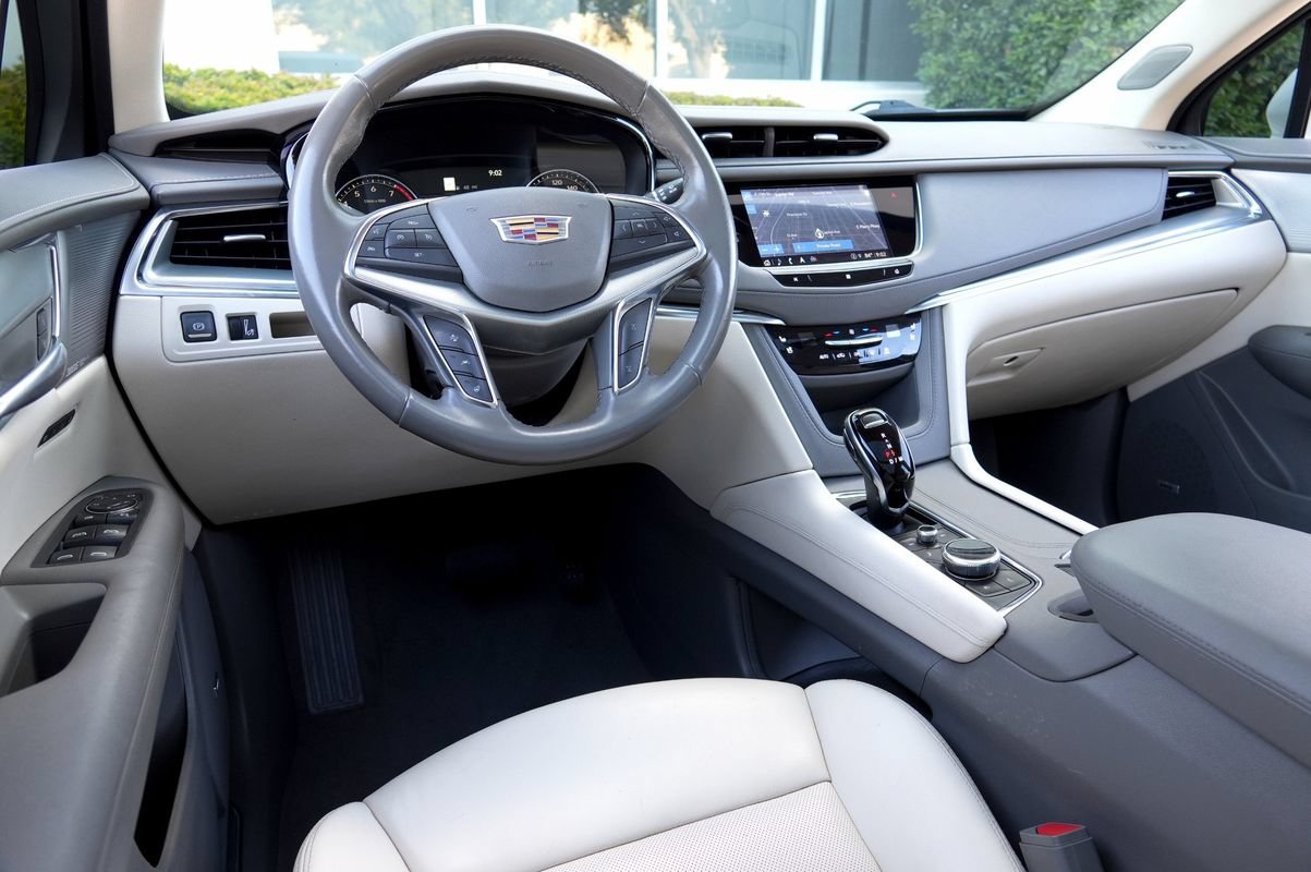 Used 2021 Cadillac XT5 Premium Luxury w/ LPO, Floor Liner Package FWD image 5