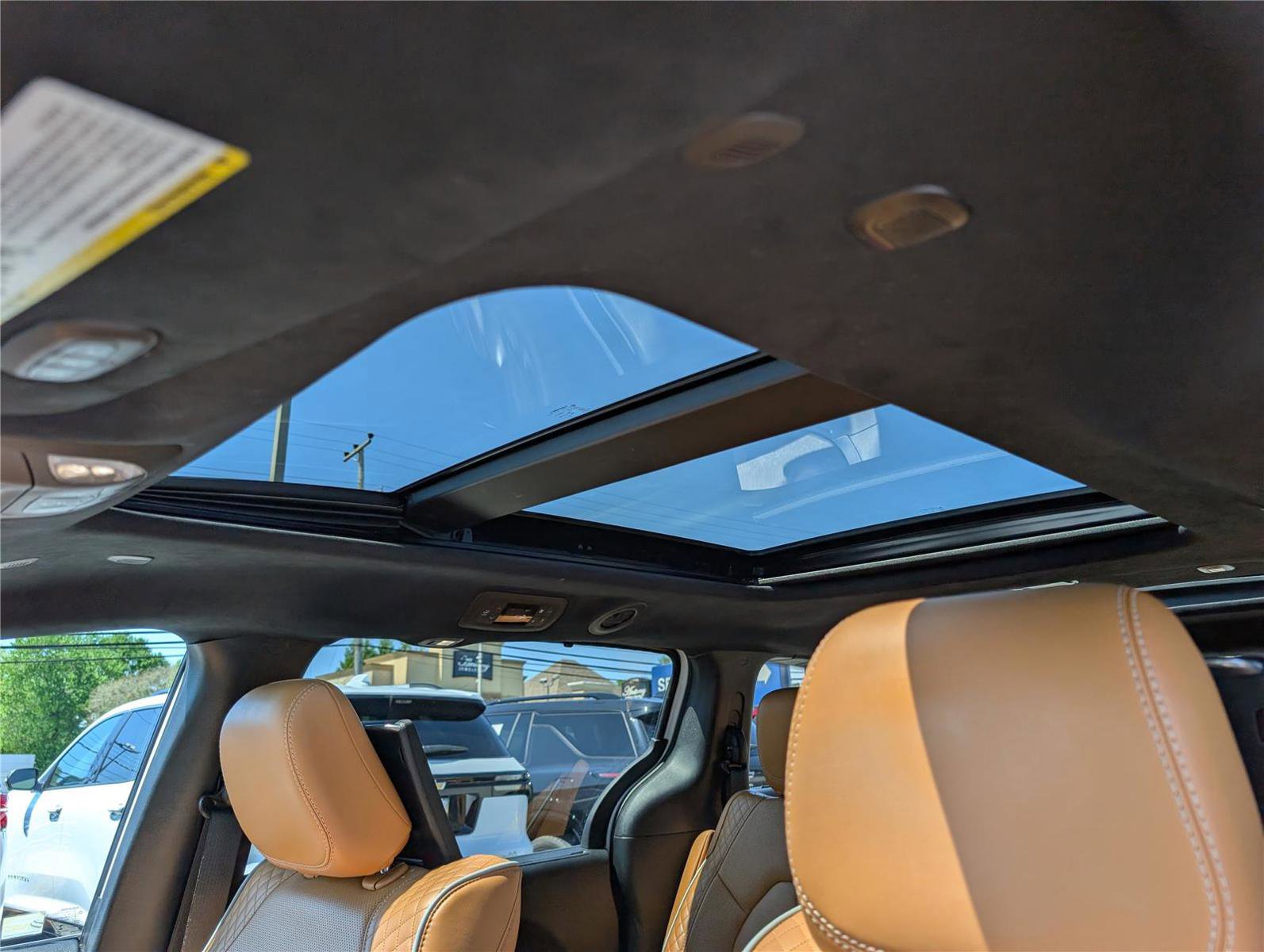 Used 2021 Chrysler Pacifica Pinnacle AWD/4WD image 38