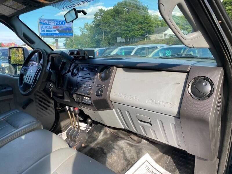 Used 2012 Ford F550 4x4 SuperCab Super Duty w/ Payload Upgrade Pkg image 24