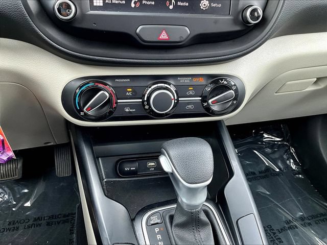 Certified 2025 Kia Soul LX w/ LX Technology Package FWD image 15