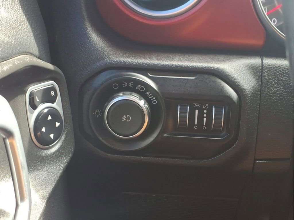 Used 2019 Jeep Wrangler Unlimited Rubicon AWD/4WD image 18