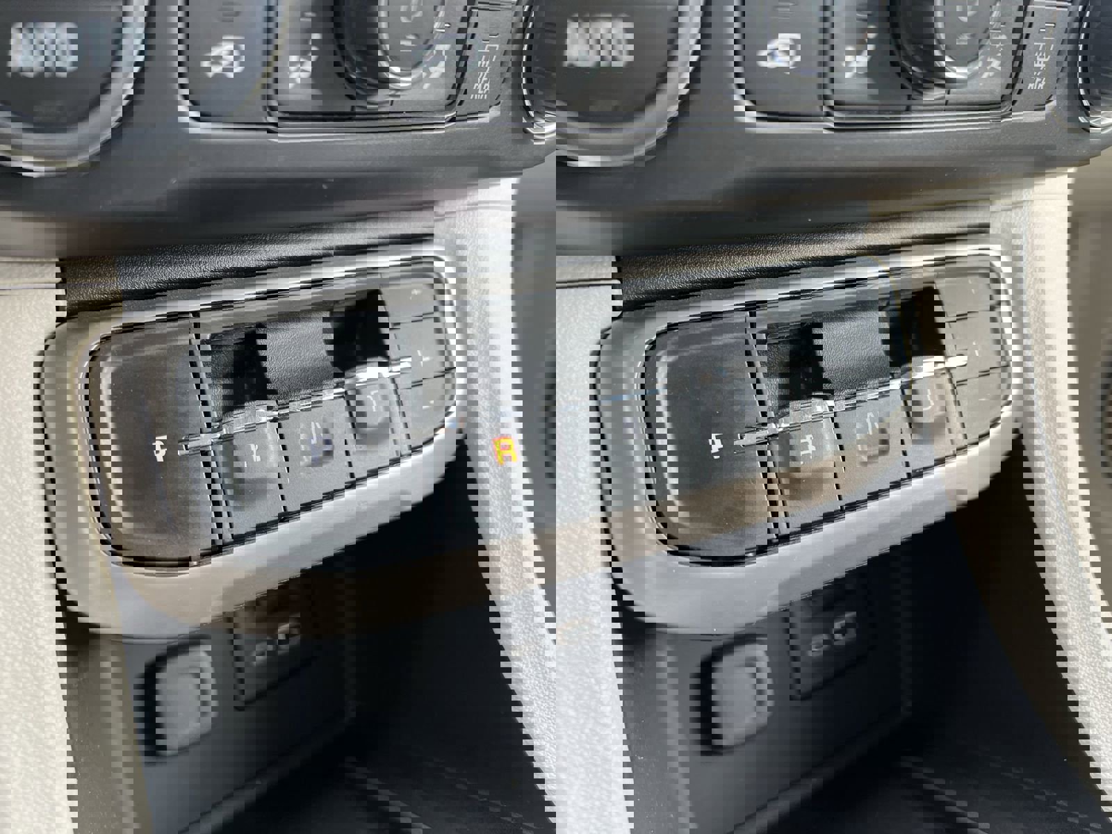 Used 2023 GMC Acadia Denali w/ Denali Ultimate Package image 16