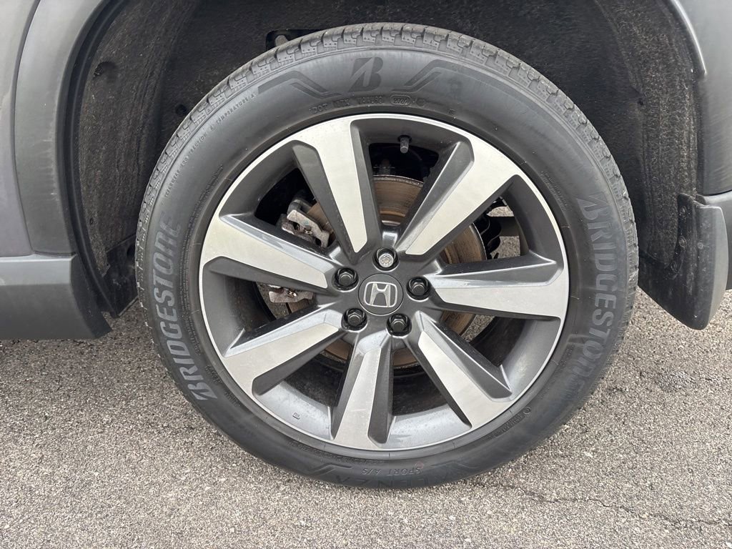 Used 2025 Honda Pilot Touring image 8