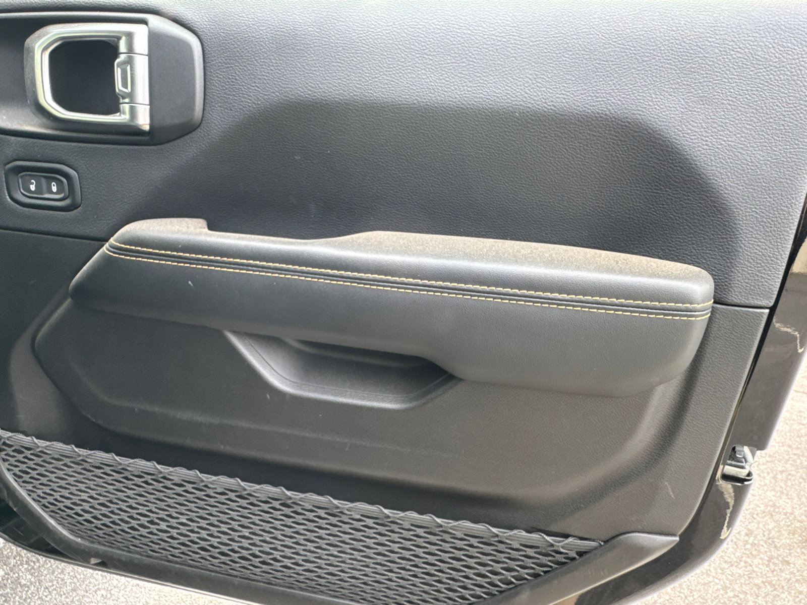 Used 2025 Jeep Wrangler Sahara w/ Safety Group AWD/4WD image 14