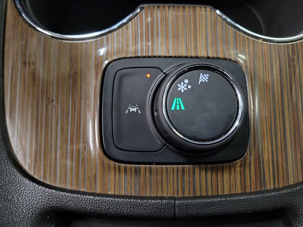 Used 2023 GMC Acadia SLE FWD image 19