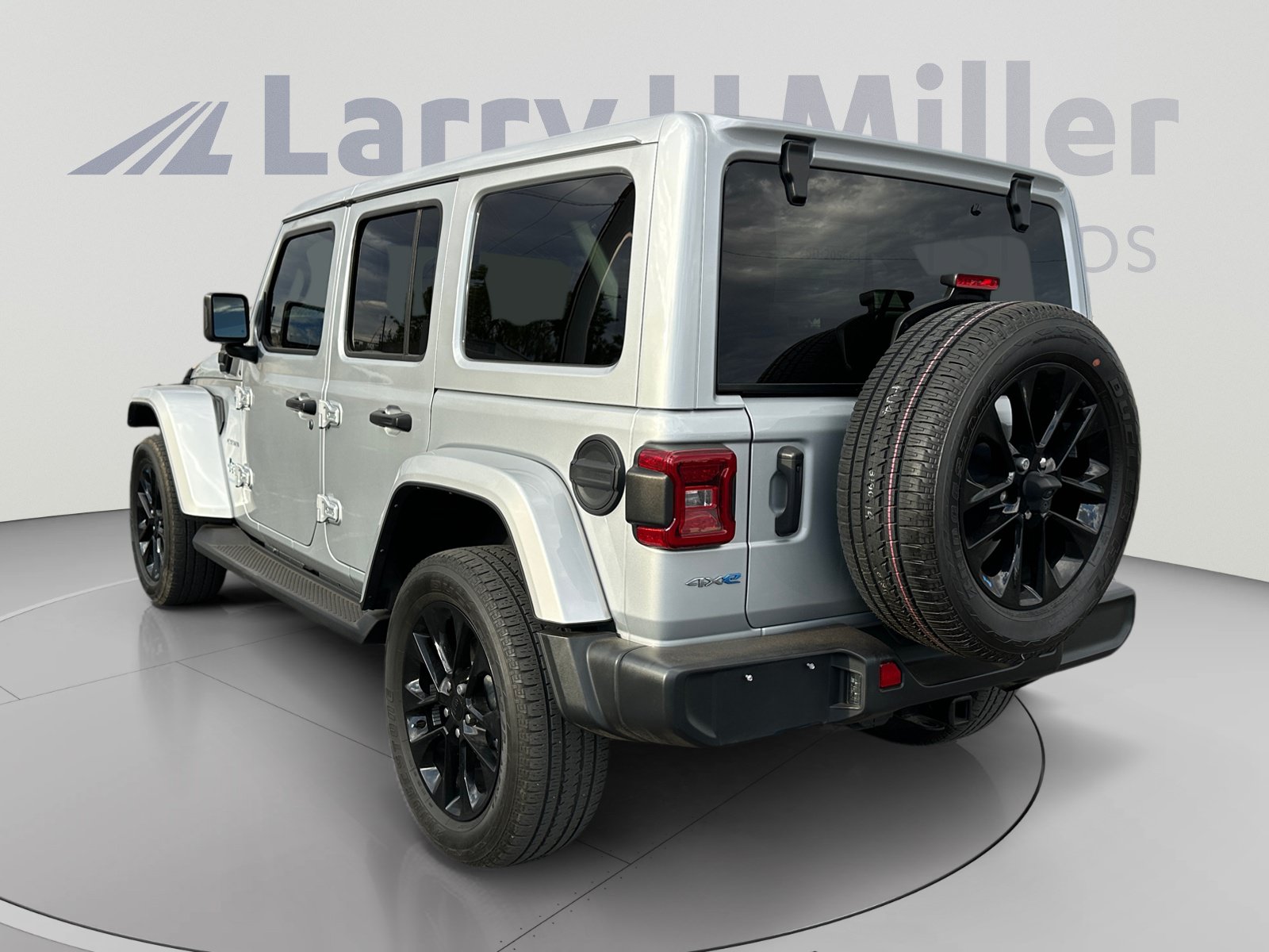Used 2023 Jeep Wrangler Unlimited Sahara w/ Cold Weather Group AWD/4WD image 3