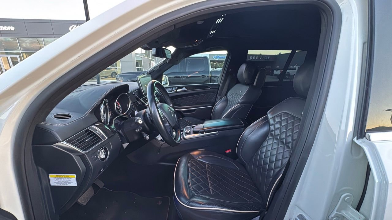 Used 2013 Mercedes-Benz GL 550 4MATIC image 3