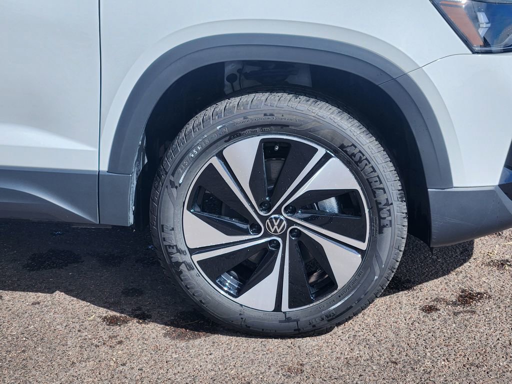 New 2025 Volkswagen Taos SE image 30