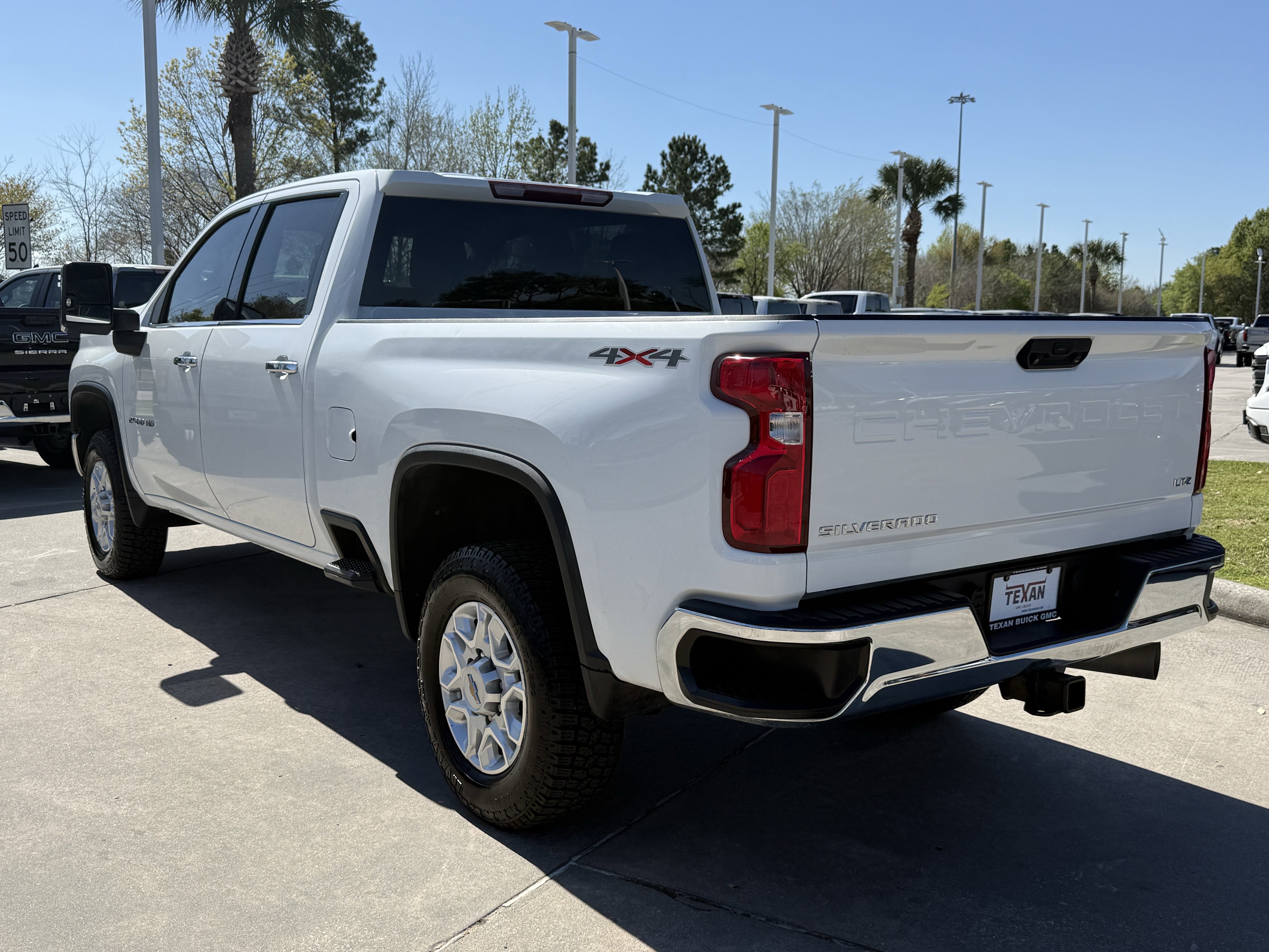Used 2021 Chevrolet Silverado 2500 LTZ image 7