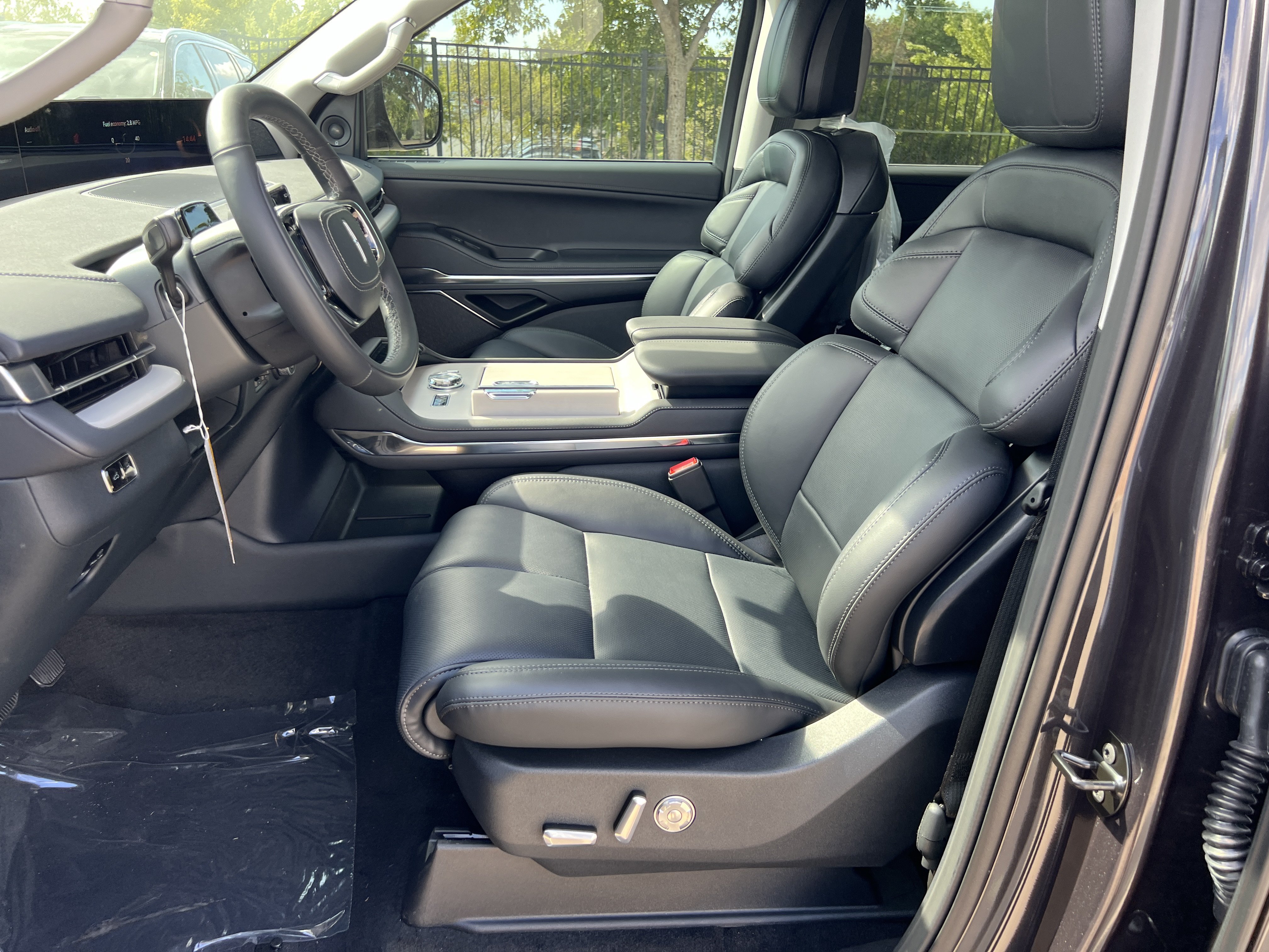 New 2027 Lincoln Navigator L Reserve AWD/4WD image 14